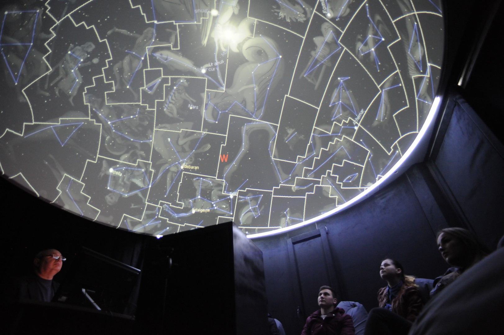 Planetariu UTM – Proiecții și Experiențe Astronomice